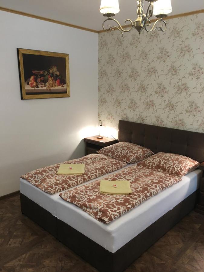 Hotel Bynovecký Zámeček Exterior foto