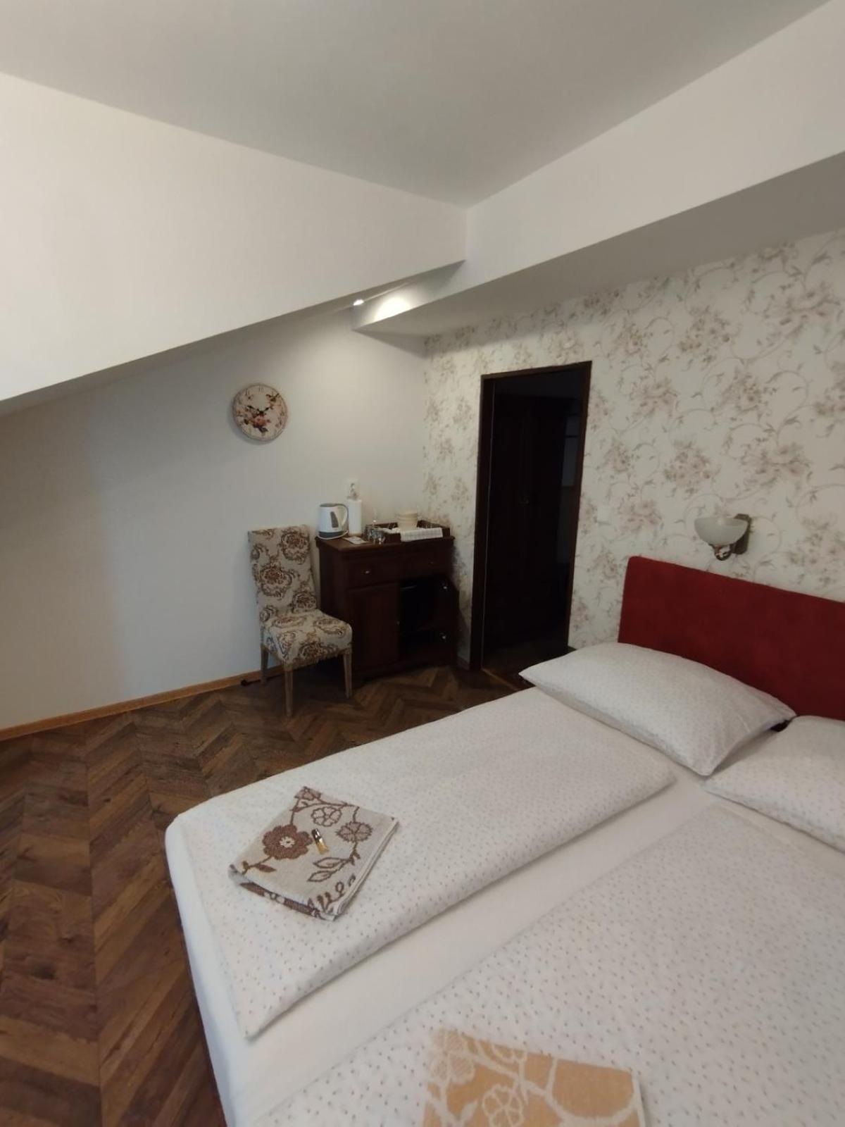 Hotel Bynovecký Zámeček Exterior foto