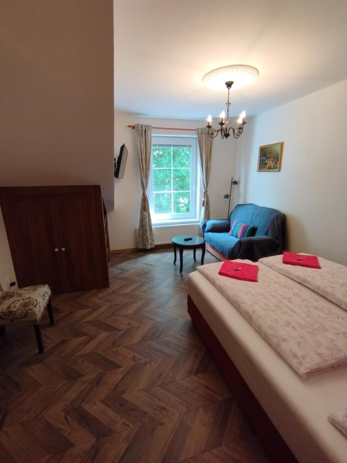 Hotel Bynovecký Zámeček Exterior foto