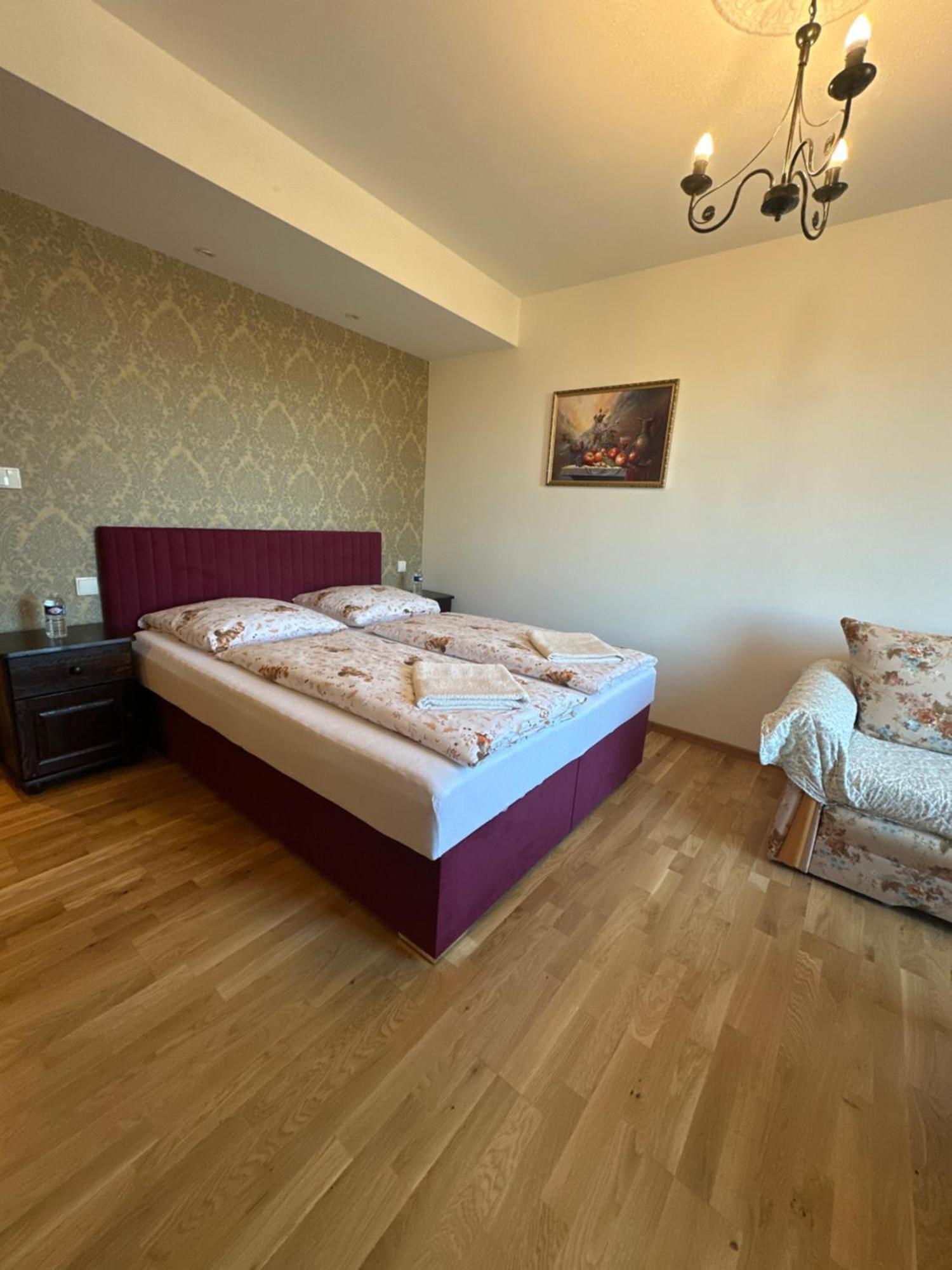 Hotel Bynovecký Zámeček Exterior foto
